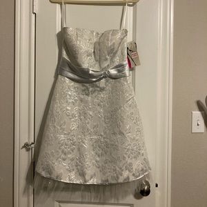 Vintage dress nwt for prom?
